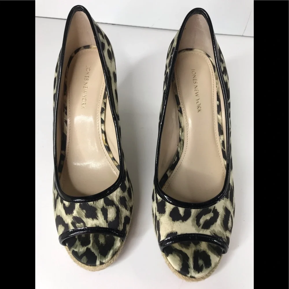 JONES NY Animal Print Espadrille Wedge 6.5